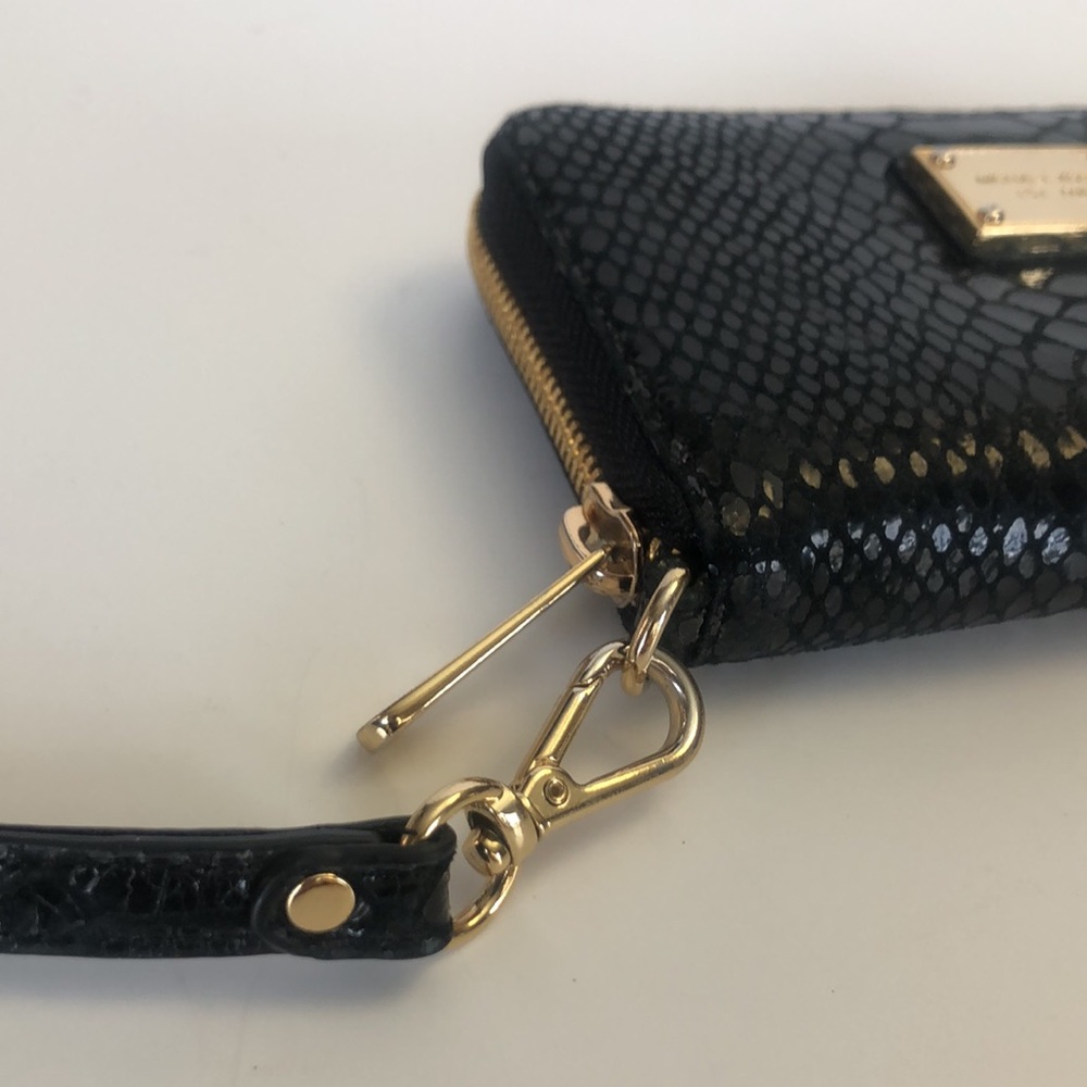 Michael Kors Embossed wallet - Picture 6 of 6